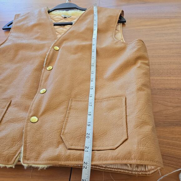 Finger Hut Vintage Mens Faux Leather Vest Snap Front Pockets 40 l/xl Tan dadcore - Picture 7 of 7